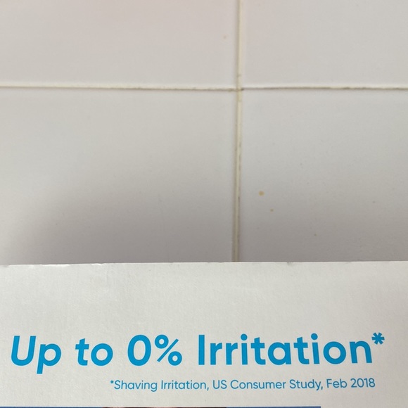 12 pack Disposable Razors 🪒 - Picture 3 of 3